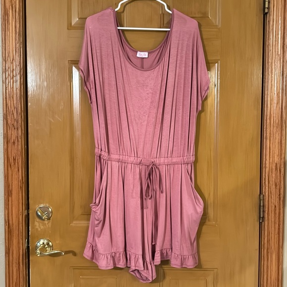 Size 3XL Women’s Mauve Pink Lily Romper w/ Fluttered Shorts - Picture 1 of 8